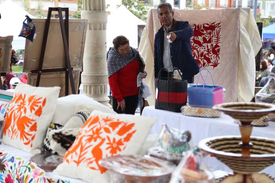 Primera Muestra Artesanal Penitenciaria en el Reloj Monumental con más de 500 productos. (Jorge Sánchez)