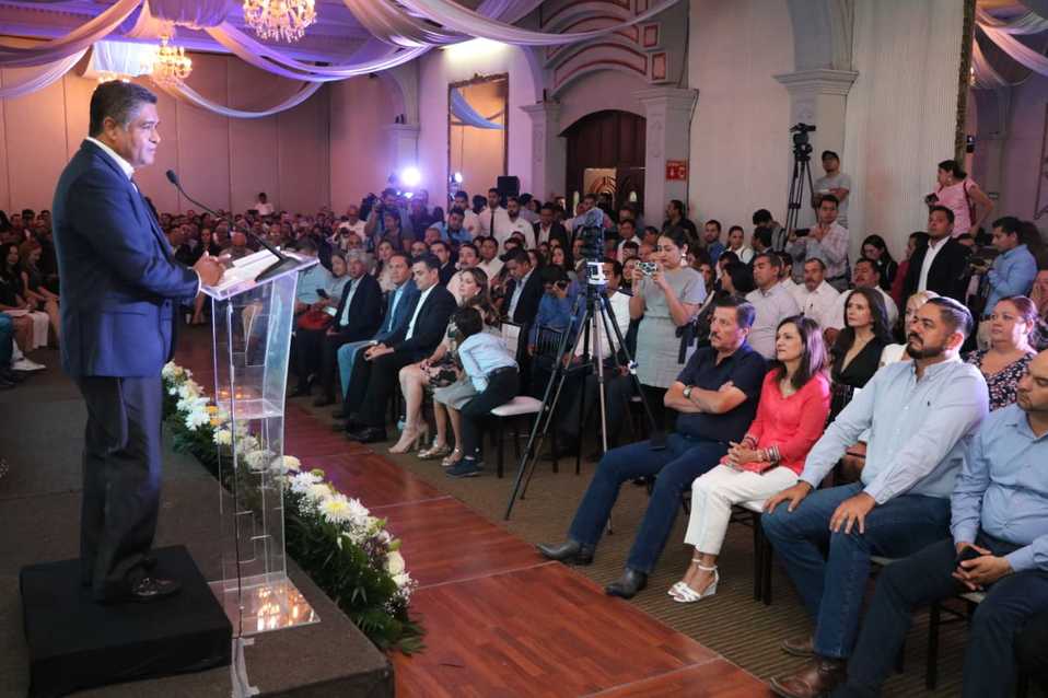 Víctor Fuentes a las 10:00 horas de este sábado su primer informe de actividades ante la presencia de otros dirigentes estatales. (Foto: Leonel Rocha)