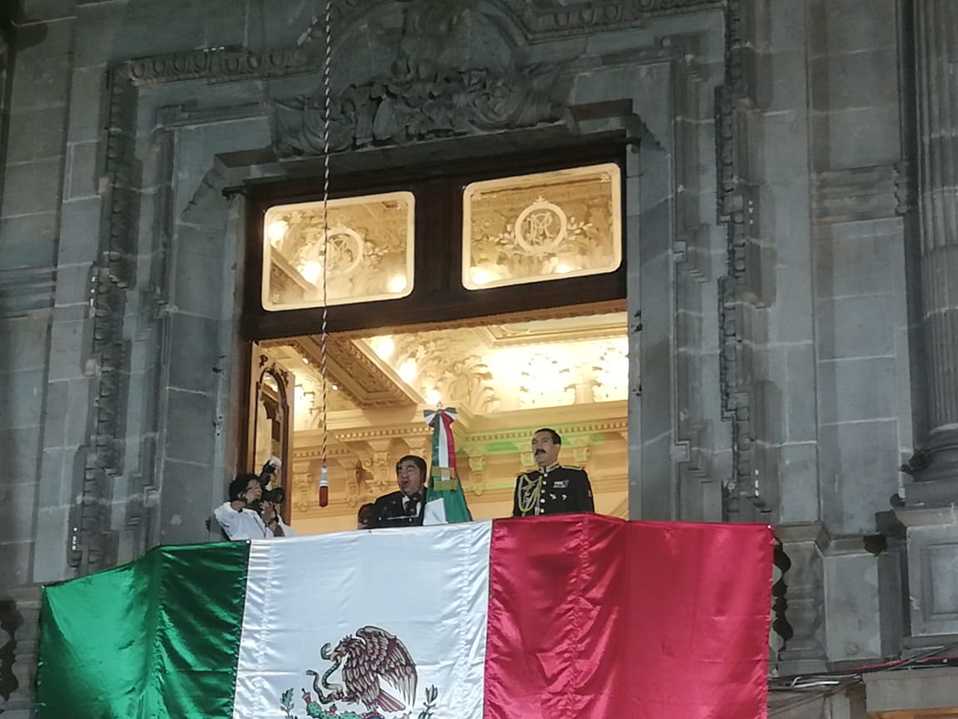 El mandatario poblano que emitió 26 "vivas" hizo especial énfasis en los 217 municipios de Puebla. (Jaime Zambrano)