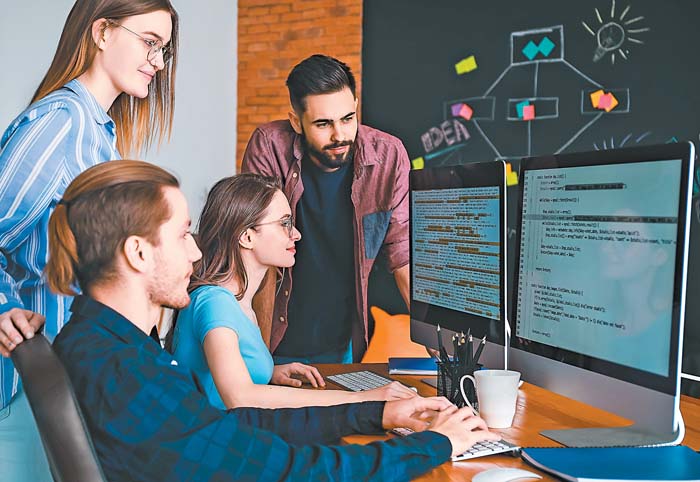 Una de las grandes atracciones de la programación es que la remuneración es buena. Shutterstock