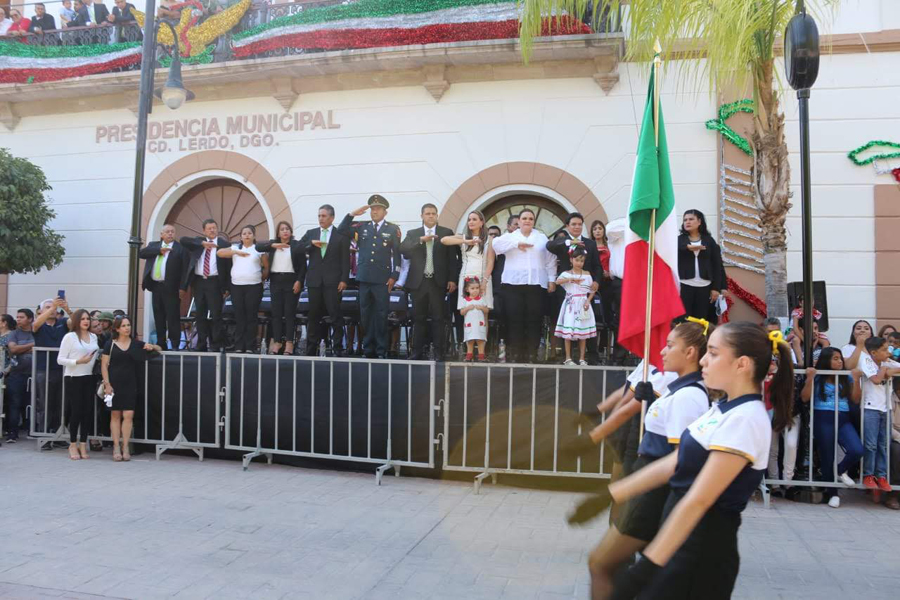 El desfile transcurrió con tranquilidad. (Armando Moreno)