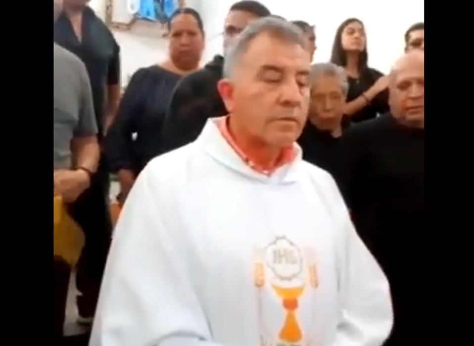 El sacerdote fue increpado por vecinos de Tlanalapa, en Hidalgo. (Especial)