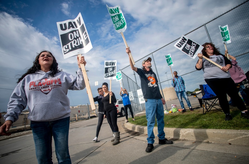 Trabajadores de GM en huelga (AFP)