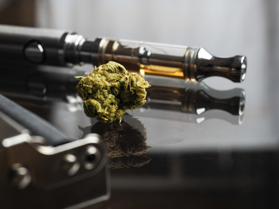 Se difundió la noción, no sustentada por la ciencia, de que el vapeo es más seguro que el cigarrillo tradicional (Shutterstock).