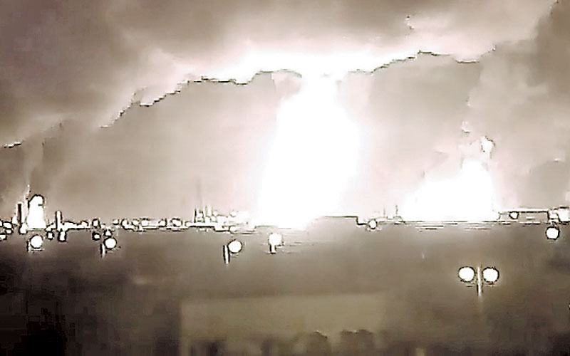 Fuego en la refinería de Abqaiq el sábado pasado. (Reuters)