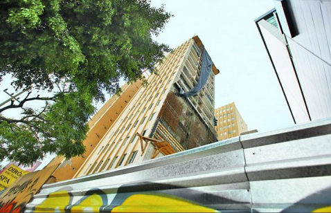 Los habitantes del edificio han acusado corrupción en el proceso de reconstrucción. (Omar Franco)