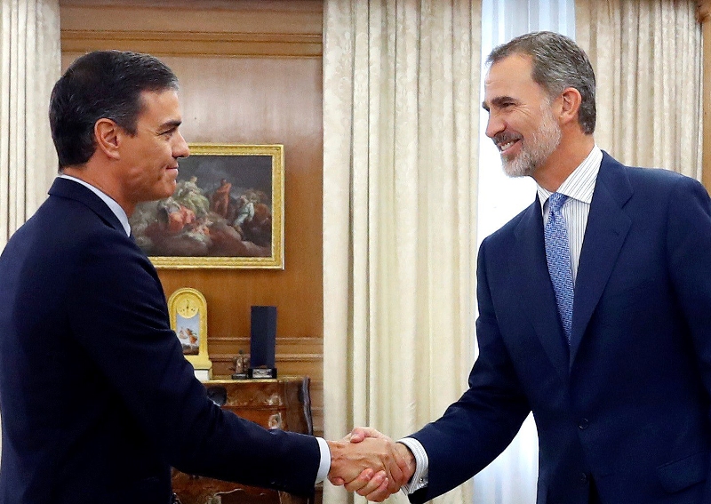 Pedro Sánchez y el rey Felipe VI. (AFP)