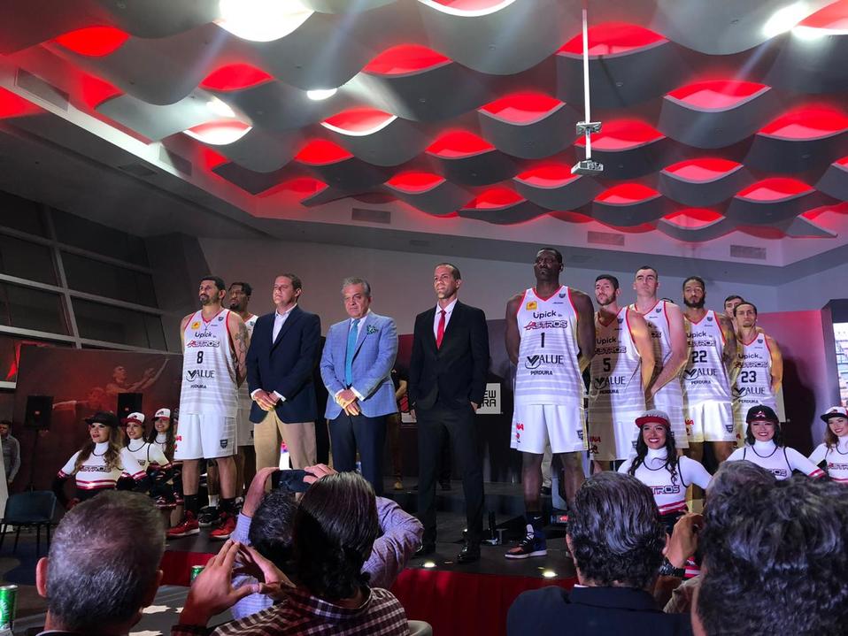 Presentan plantilla y uniformes de los Astros de Jalisco (Carlos Meza)