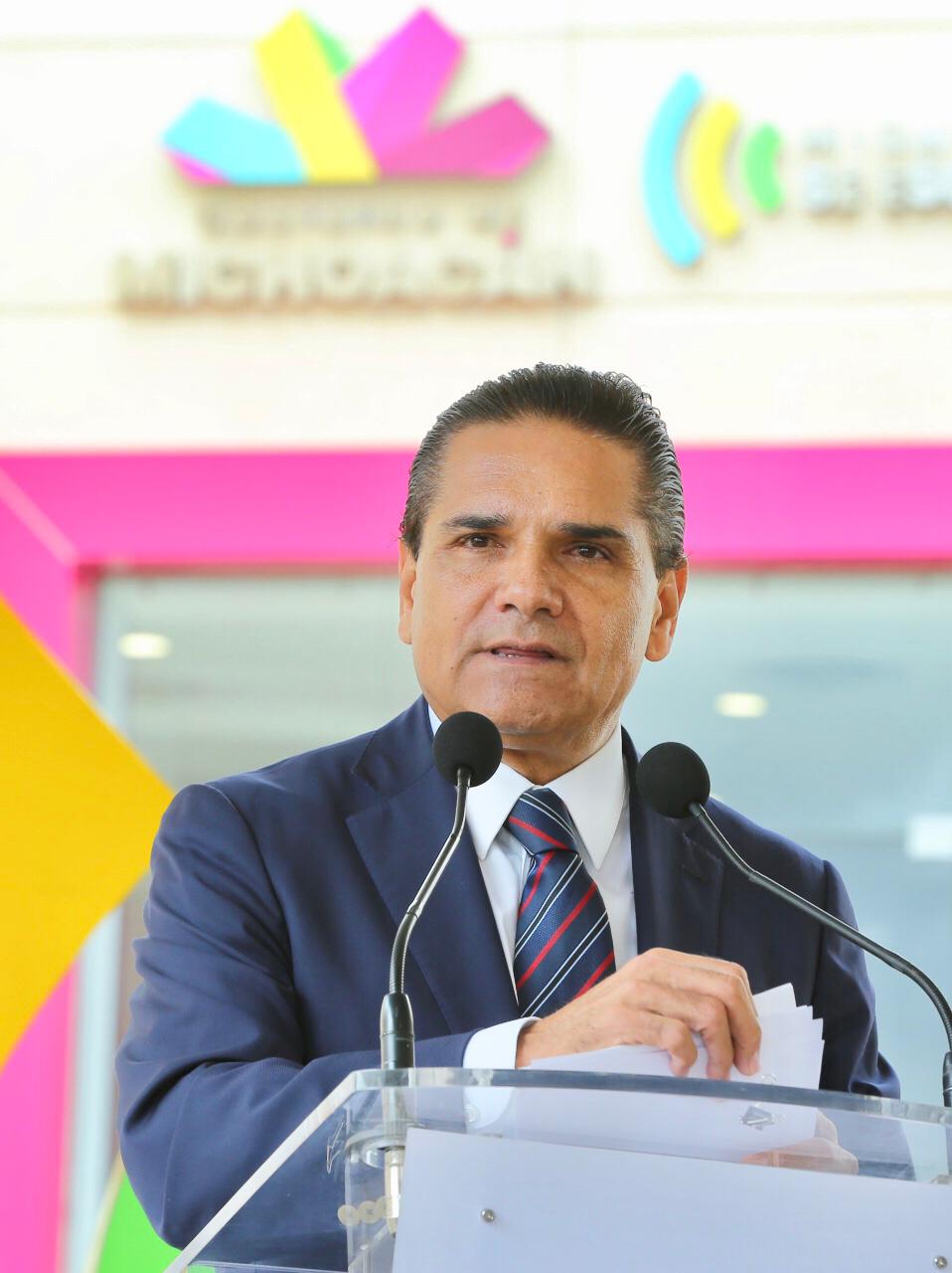 El gobernador de Michoacán, Solvano Aureoles, destacó las nuevas instalaciones del C5-i.