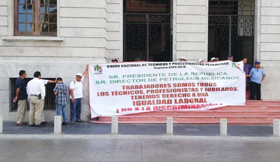 Manifestación de petroleros de confianza.