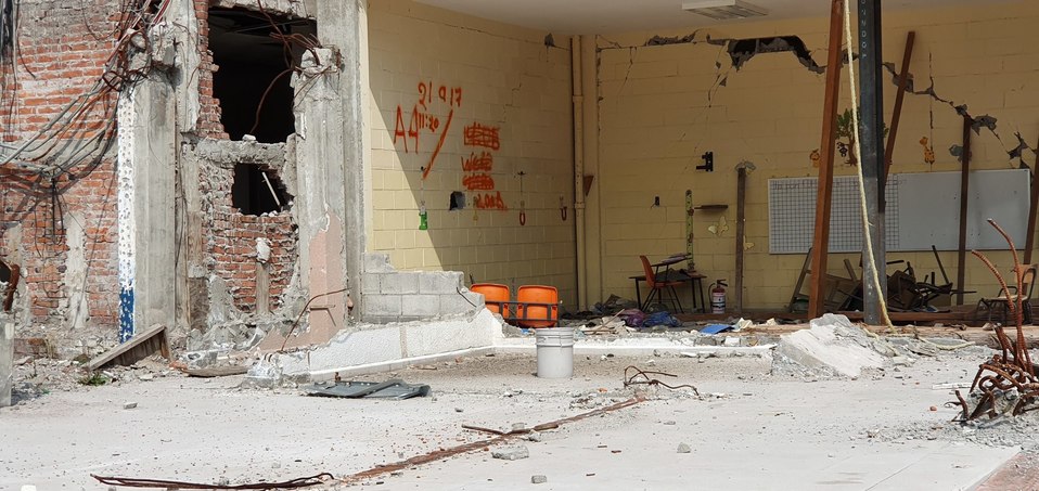 Los restos de los que fueron los salones del colegio Enrique Rébsamen. (Jimena Campuzano)
