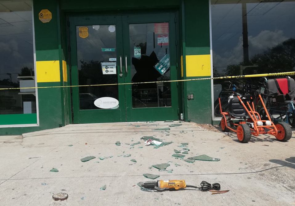 Roban casa de empeño.