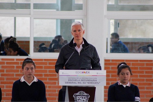 El mandatario estuvo en una escuela rehabilitada de Ecatepec. (Especial)