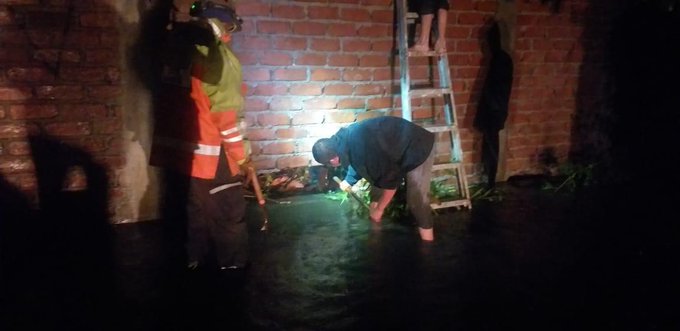 Huracán 'Lorena' deja inundaciones en Tecomán y Manzanillo, confirma gobernador.