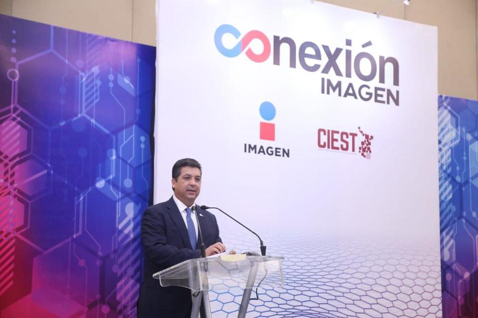 “La palabra confianza tiene un gran significado, esa no se compra con ningún dinero del mundo", dijo el gobernador. (Especial)