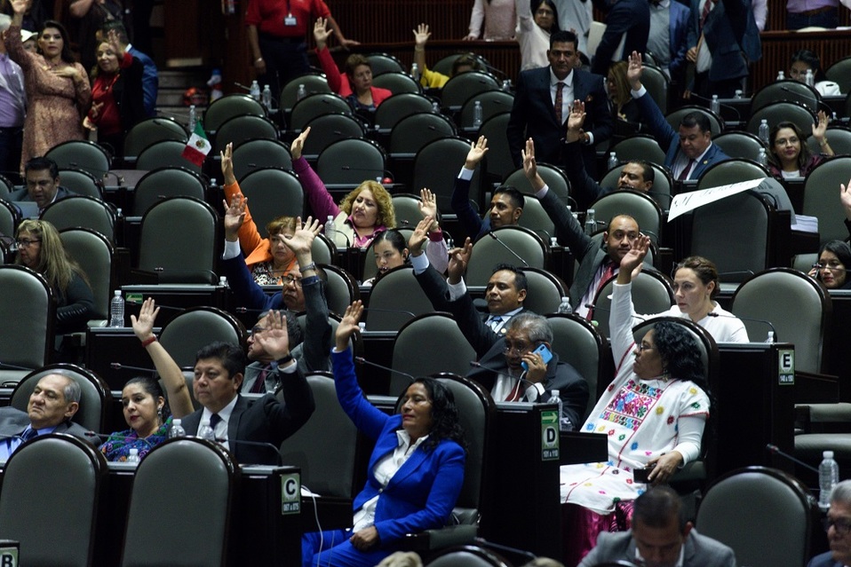 Tras un receso por la toma de tribuna los diputados aprobaron la primera de las leyes secundarias de educación. (Cuartoscuro)