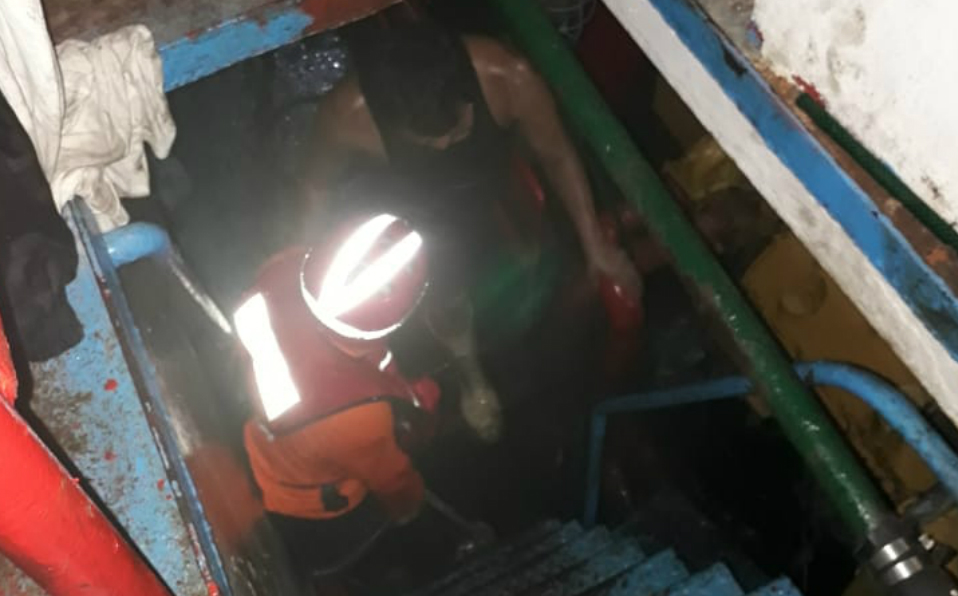 Rescatan a pescadores en altamar donde había un lesionado (Foto/CORTESÍA)