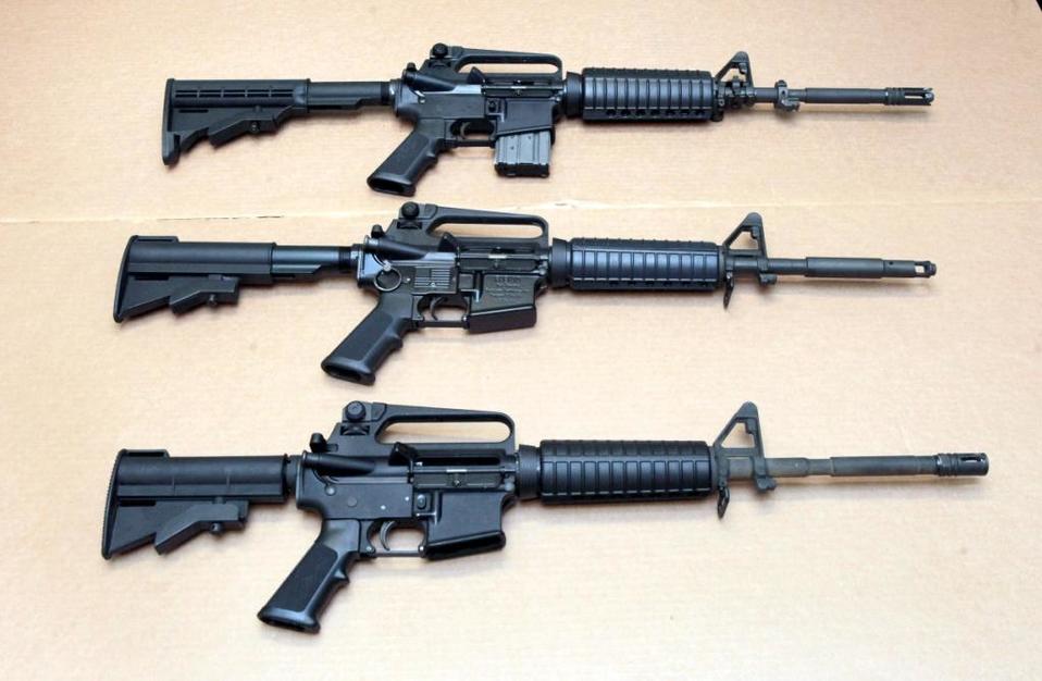 Los rifles AR-15 han sido una de la armas que más se han utilizado en diversos tiroteos en Estados Unidos. (AP)