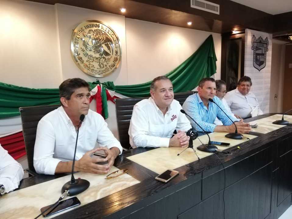 Rueda de prensa entre la Directiva de la Jaiba Brava y Presidencia de Madero (Foto/Pablo Reyes)