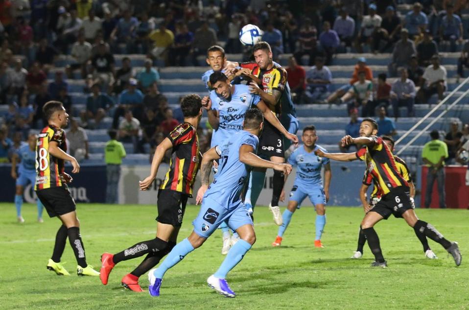 Jaiba Brava se enfrentó a Leones Negros. (José Luis Tapia)