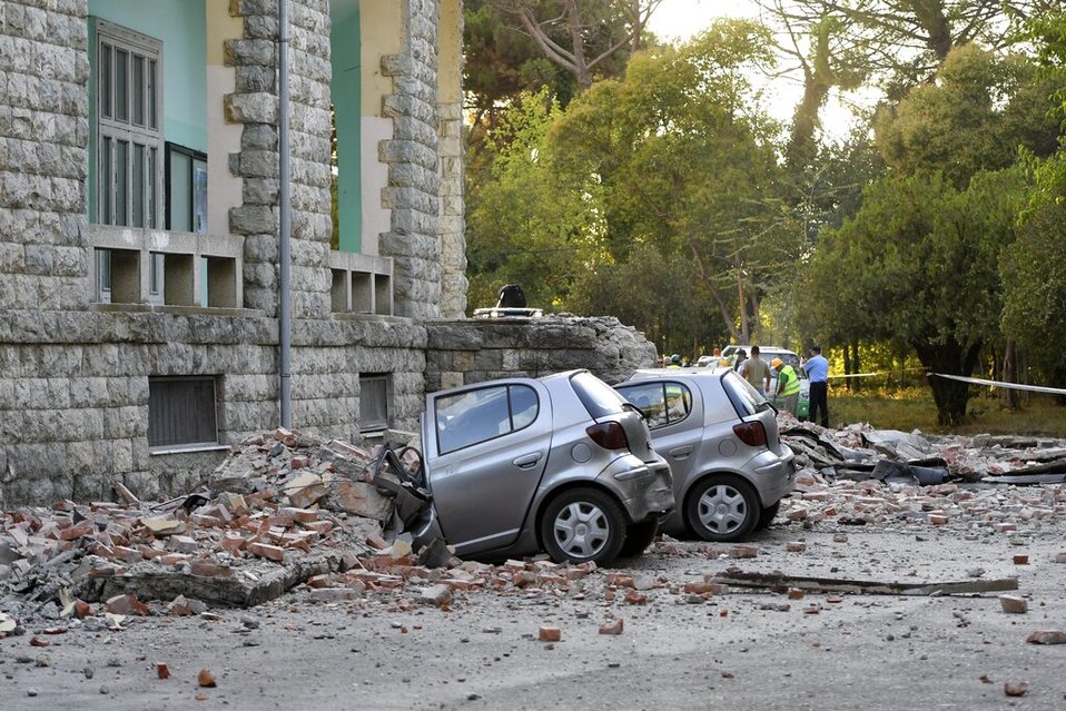 El Instituto de Geociencias de Tirana informó de que el terremoto tuvo lugar a las 14:04 hora local. AP