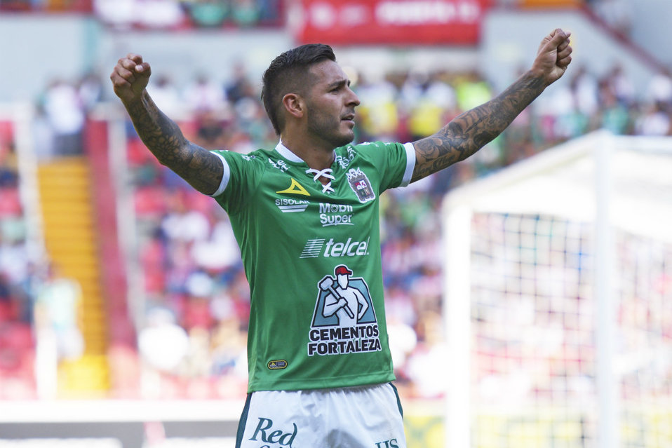 Ismael Sosa marcó 'hat-trick' en la victoria de León sobre Necaxa (Imago7)