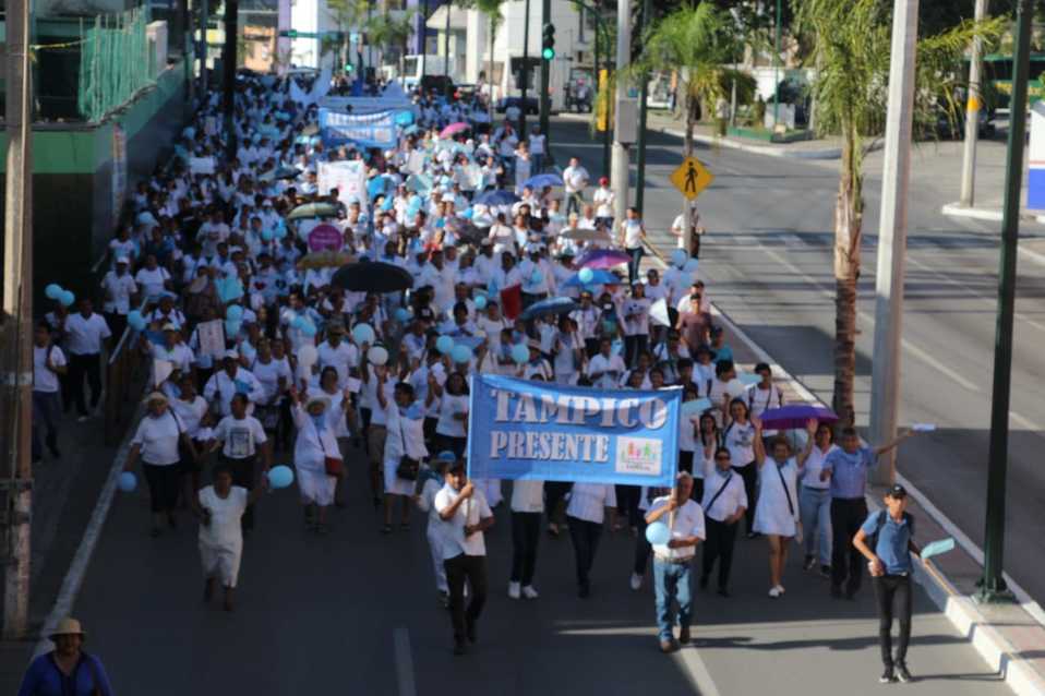 Marchan en pro de la familia en Tampico. (Yazmín Sánchez)