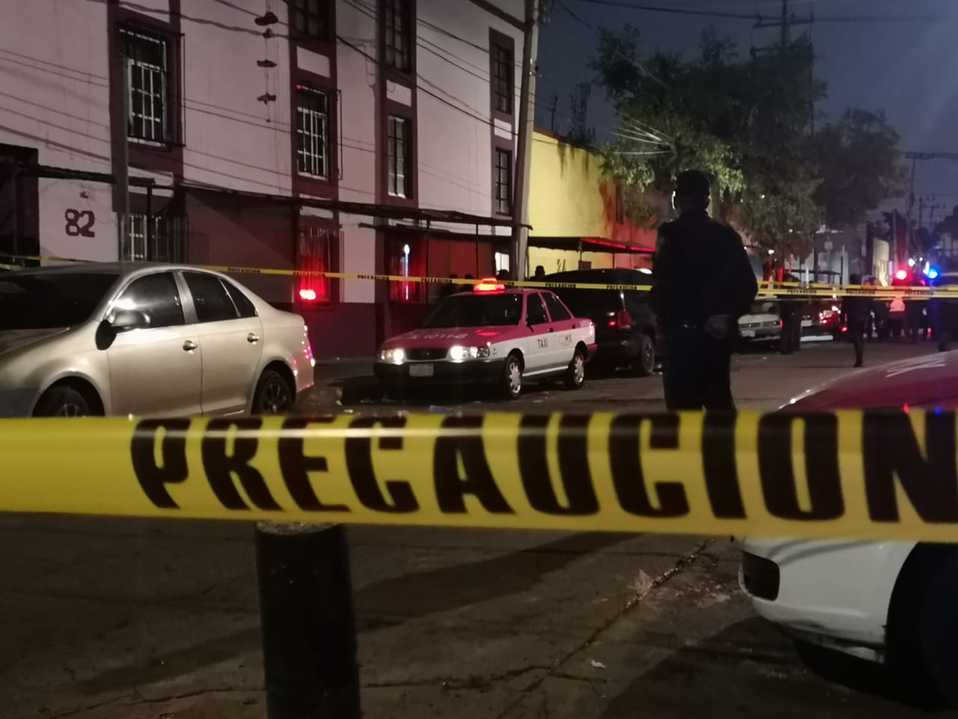 Policías de la SSC encontraron alrededor de 15 casquillos percutidos en el lugar. /César Velázquez