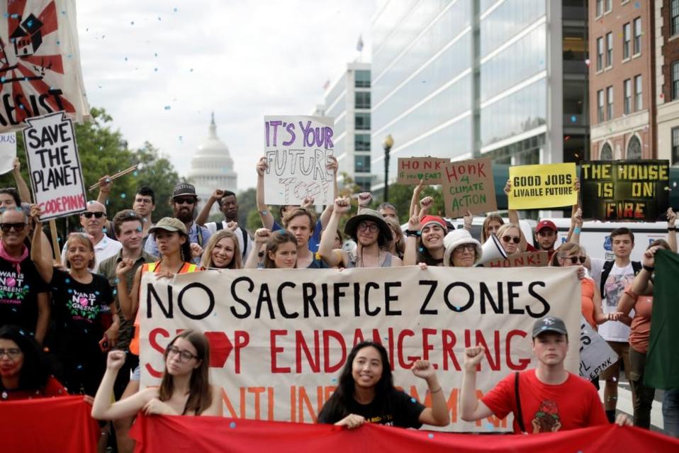 Las protestas en Washington se dan en el marco de la cumbre sobre la crisis climática en la ONU para reactivar el Acuerdo de París. (AP)