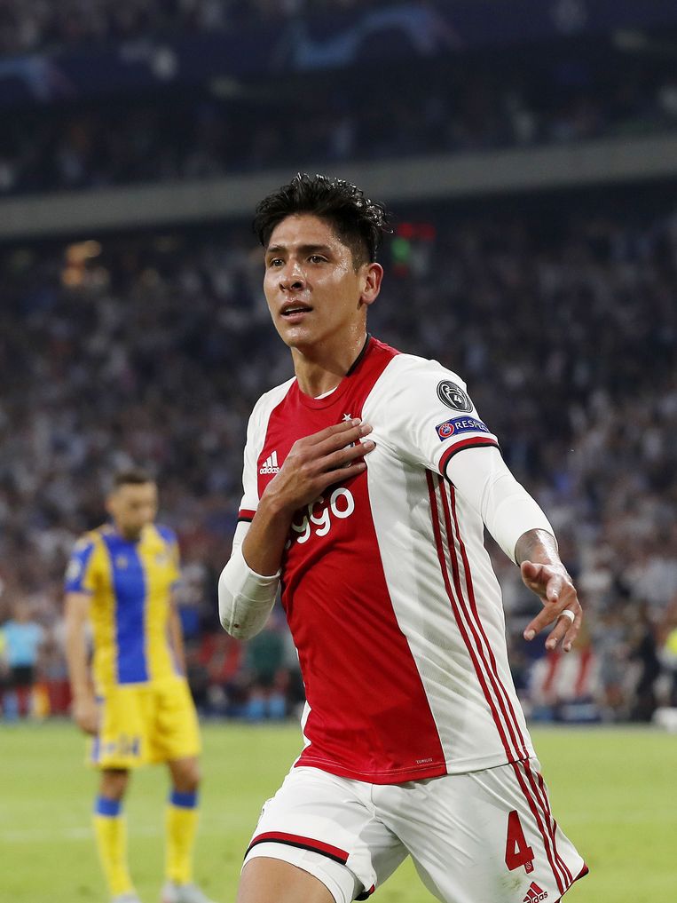 Edson Álvarez en festejo de gol con el Ajax (Twitter @AFCAjax_ESP)