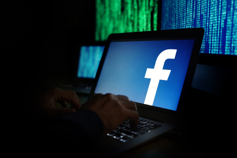 Facebook (Shutterstoock).