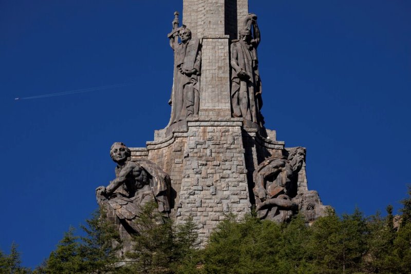 Franco fue enterrado cuando murió, en 1975, en la basílica del Valle de los Caídos, un monumento que él mismo mandó construir. (AP)