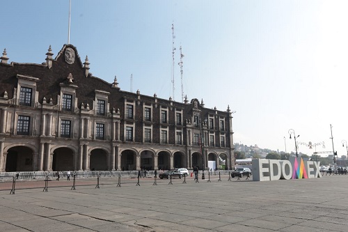 Todo listo para el Segundo Informe. Aquí Plaza de los Mártires. (Tania Contreras)