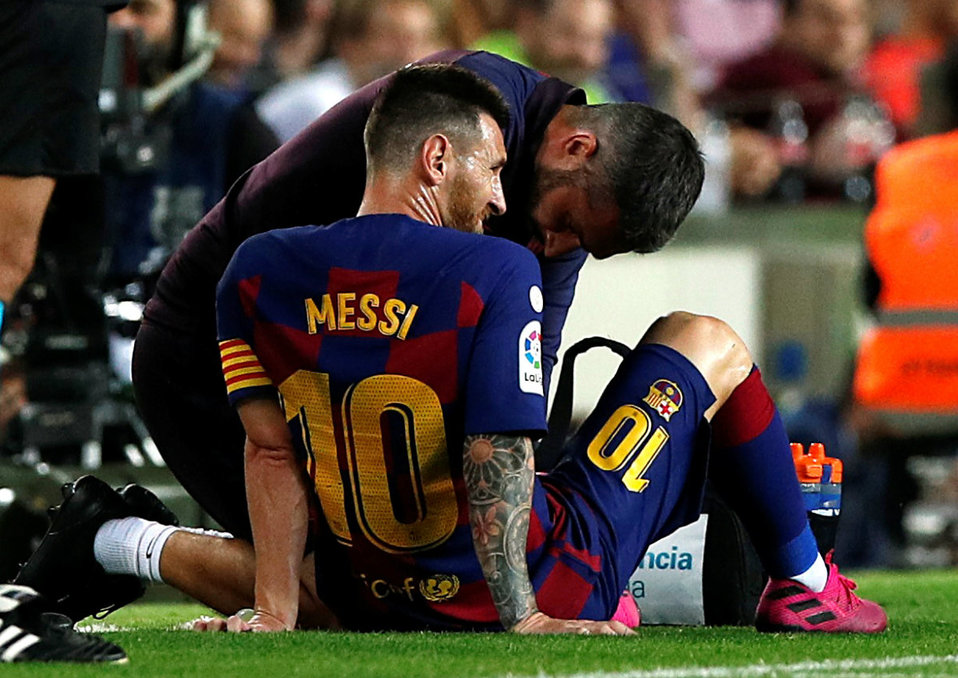 Messi sale lesionado en el partido Barcelona vs Villarreal