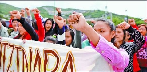 Padres de los normalistas piden justicia en el caso. (Nelly Salas)