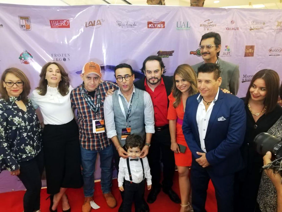 Los protagonistas de la película " El amor no puede esperar” Mónica Huarte y Adal Ramones llegaron a Torreón. (Kirk Castillo)