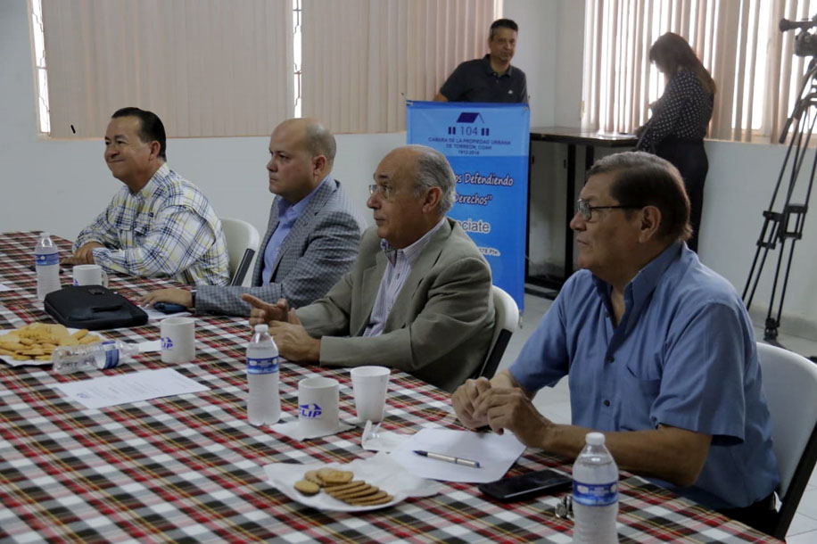 La reunión abordó temas para quienes mantienen actividades empresariales. (Manuel Guadarrama)