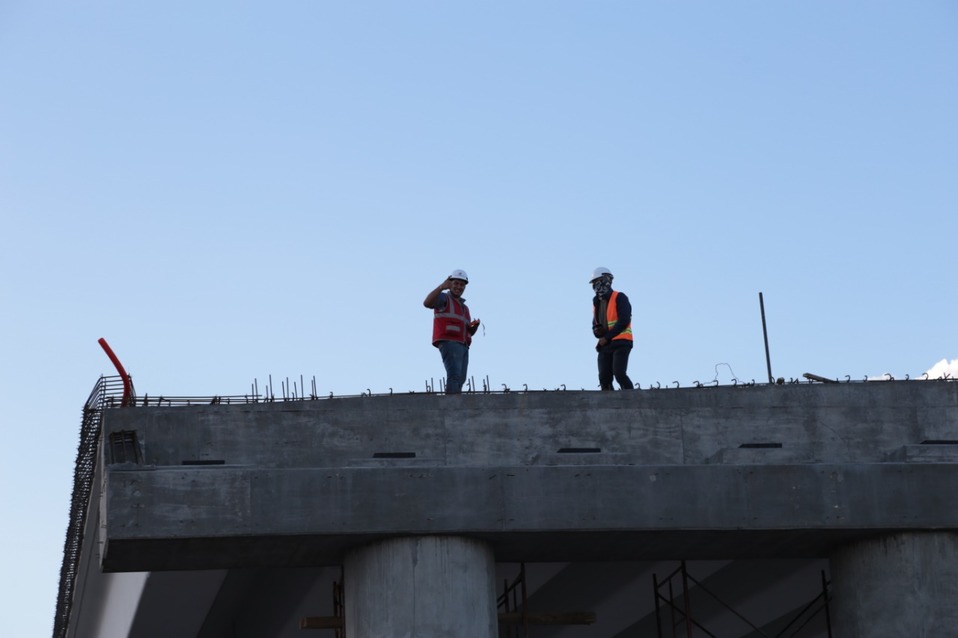 Trabajadores de la Supervía Colosio. (Maribel Calderón)
