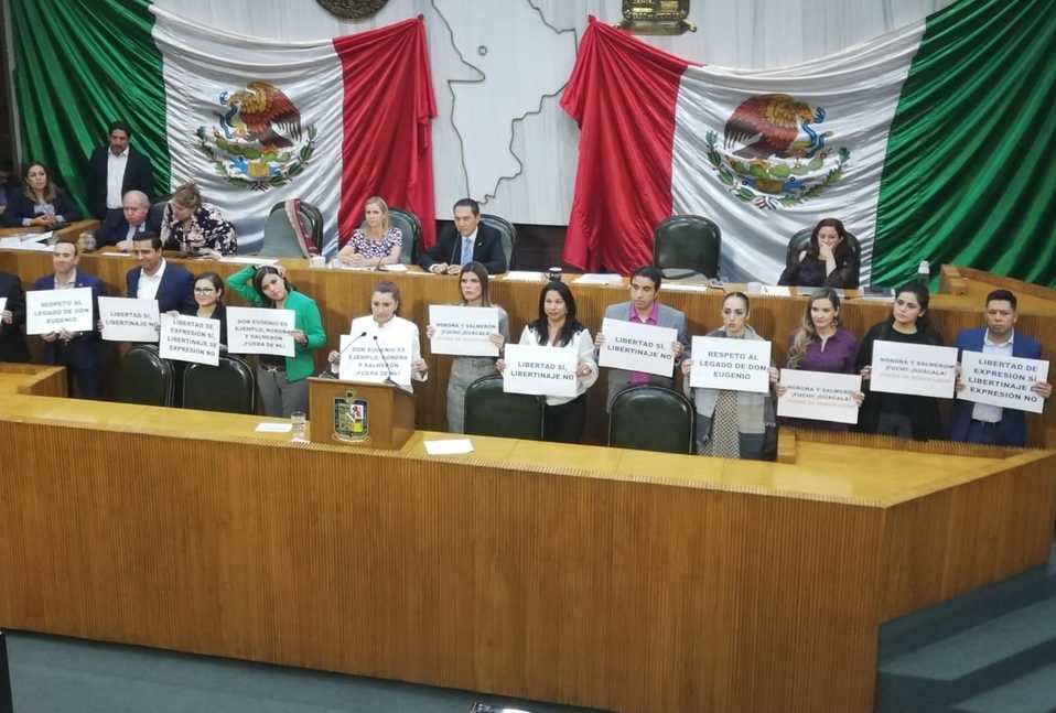 El exhorto desató una discusión de unos 90 minutos durante la sesión de hoy en el Congreso local.