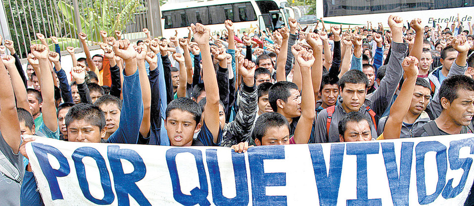 La Federación de Estudiantes Campesinos Socialistas de México se unió a la protesta frente a la Ciudad Judicial de Chilpancingo. (Cuartoscuro)
