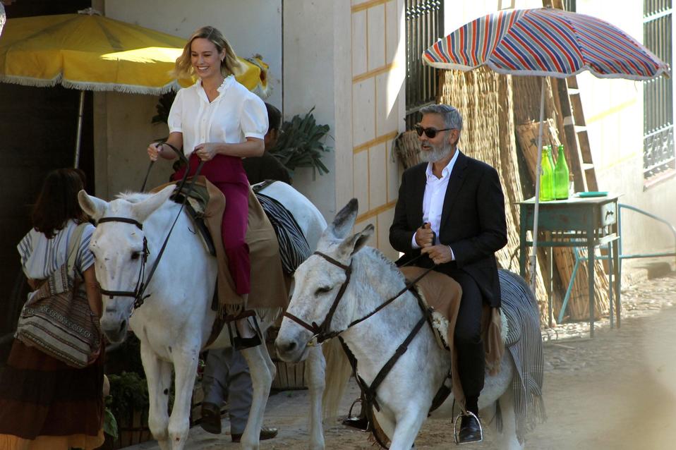 George Clooney y Brie Larson pasean en burro por ciudad madrileña (EFE).