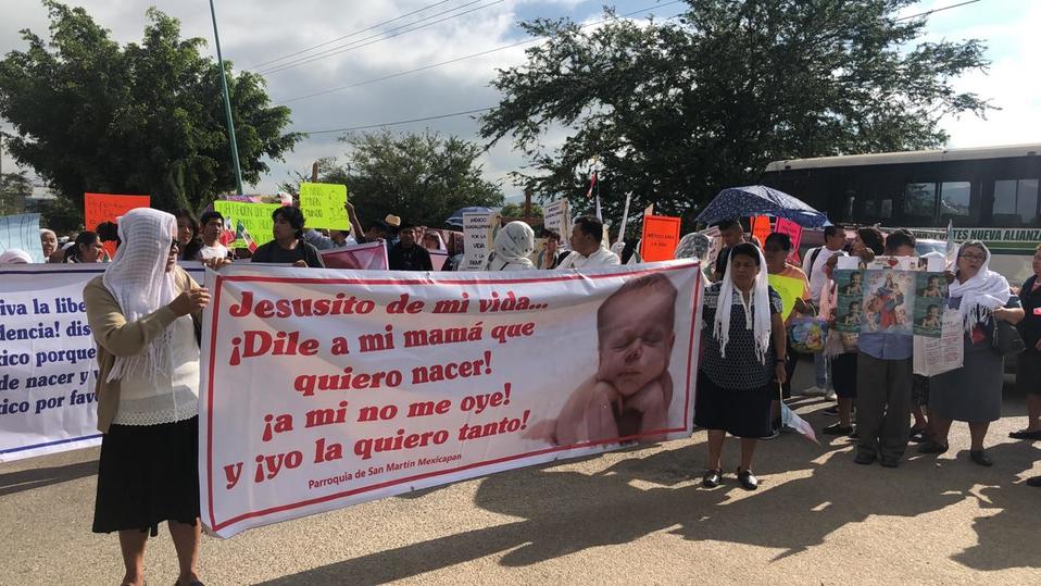 Grupos católicos marchan contra la despenalización del aborto/Selene Flores.