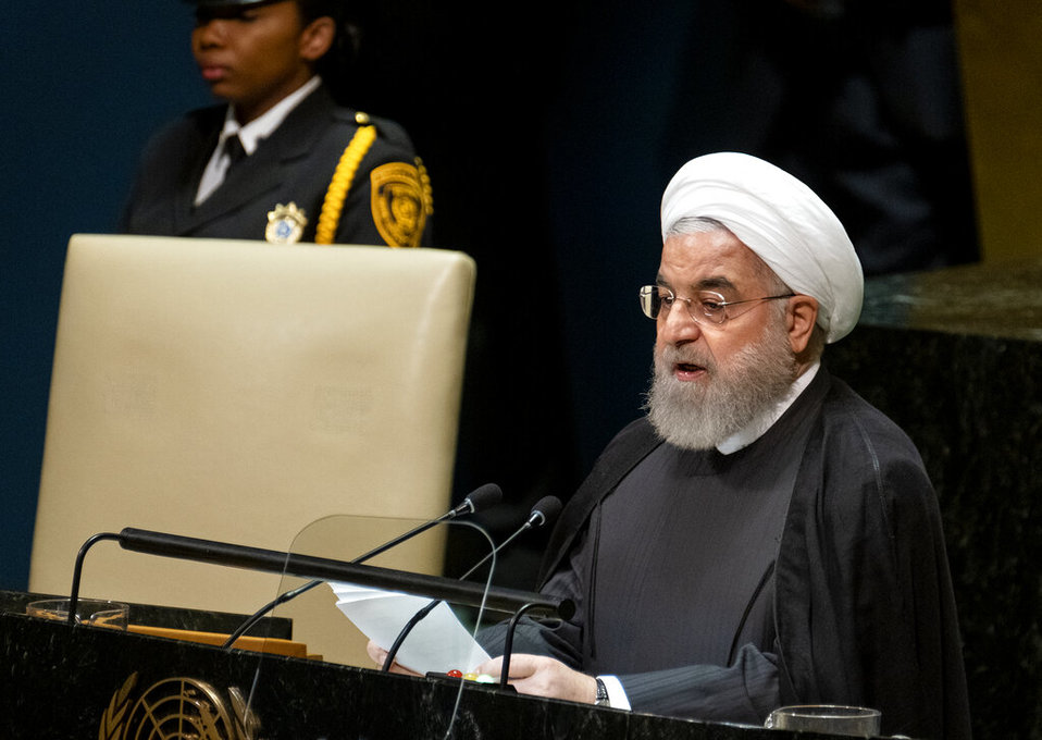 El líder iraní dijo que su país se niega a "cualquier negociación bajo sanciones". AP