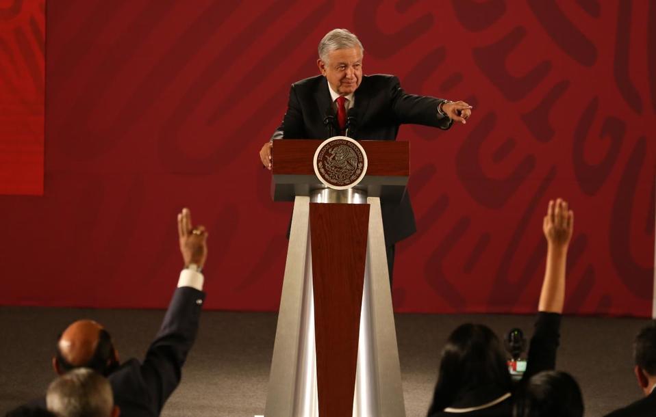 El presidente López Obrados aseguró que lo agregaron como socio e 26 empresas fantasma sin su autorización.  /Octavio Hoyos