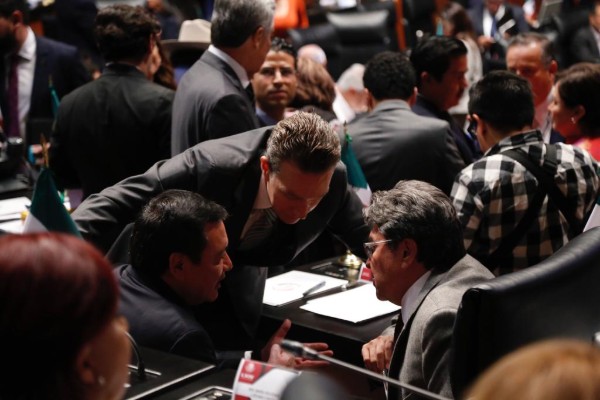 PRI, PVEM y Morena avanzan en negociaciones por reforma educativa/Especial.