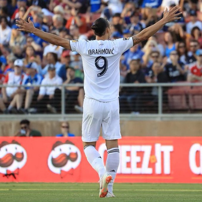 Zlatan Ibrahimovic ante la afición del LA Galaxy (@Ibra_official)