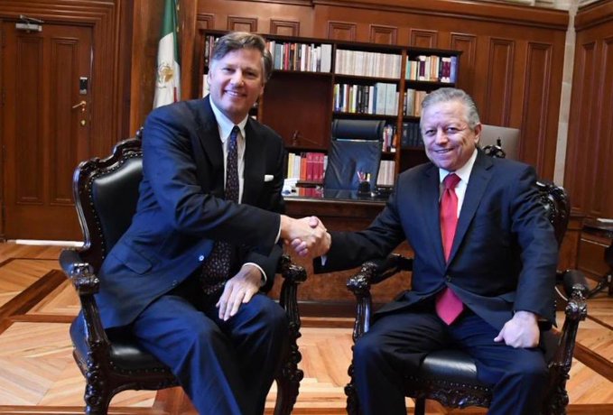 El embajador se reunió con Arturo Zaldívar (Especial)