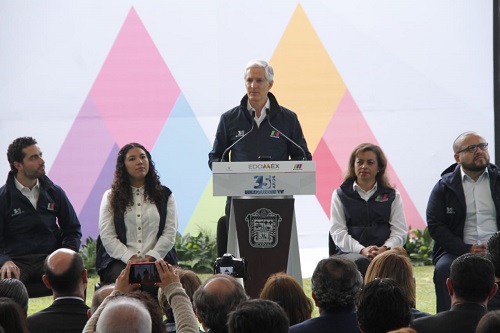 El mandatario reconoció al personal de la institución. (Claudia Aguilar)