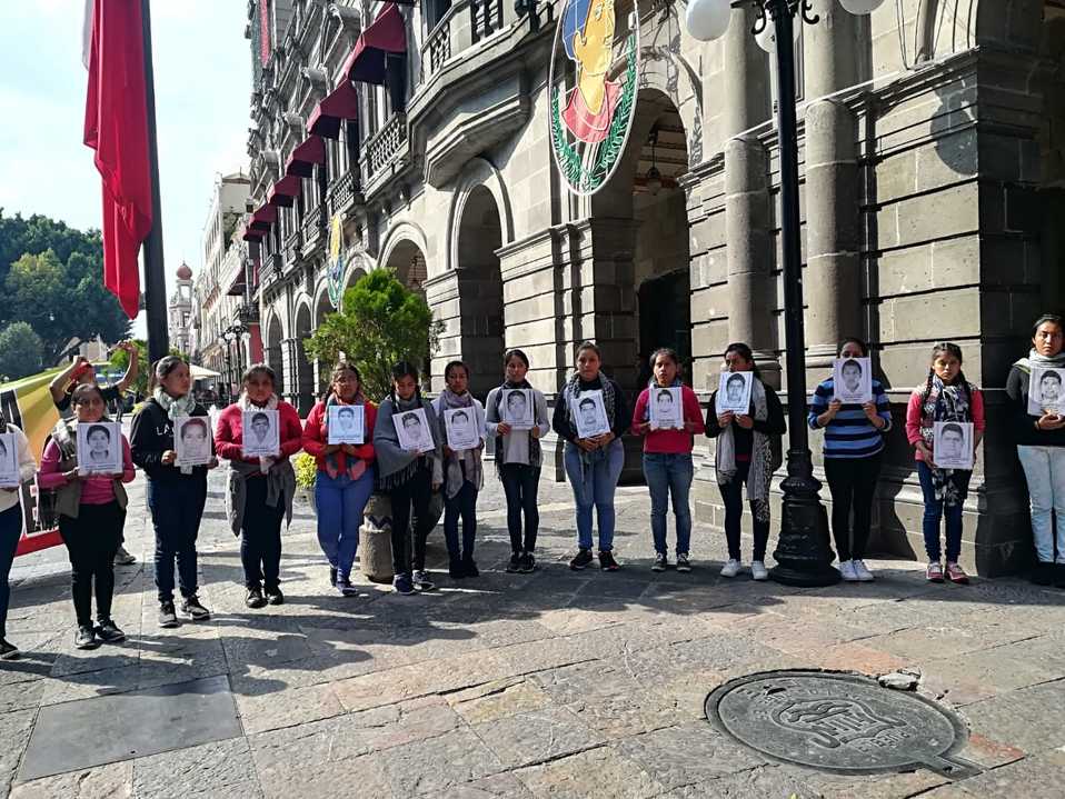 Se manifiestan en Puebla a 5 años del caso Ayotzinapa (Angélica Tenahua)
