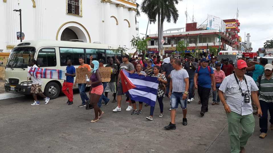 Los migrantes marcharon por cuarto día consecutivo. (Julio Navarro)